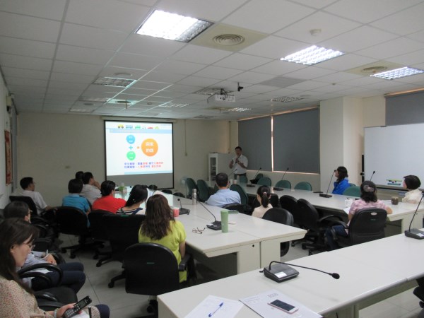 講師上課情形 ( 二 )